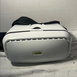 Black and White Smartphone VR Headset